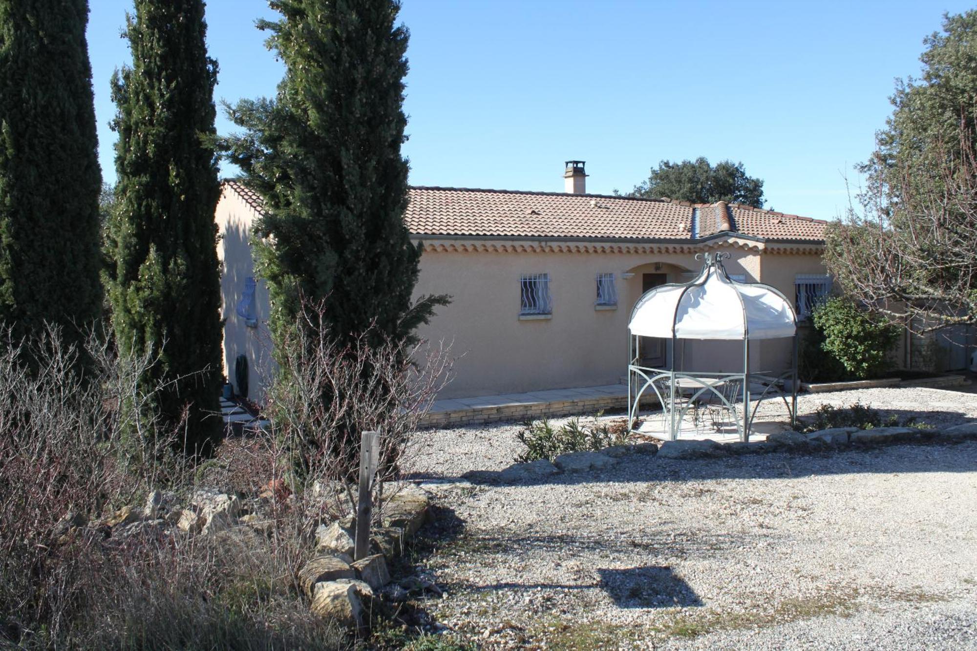 Chambre D'Hotes Des Couleurs Et Des Mots Bed & Breakfast Villeneuve-de-Berg Exterior photo