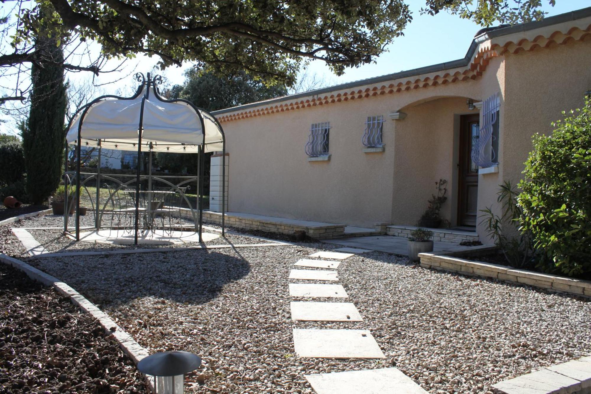 Chambre D'Hotes Des Couleurs Et Des Mots Bed & Breakfast Villeneuve-de-Berg Exterior photo