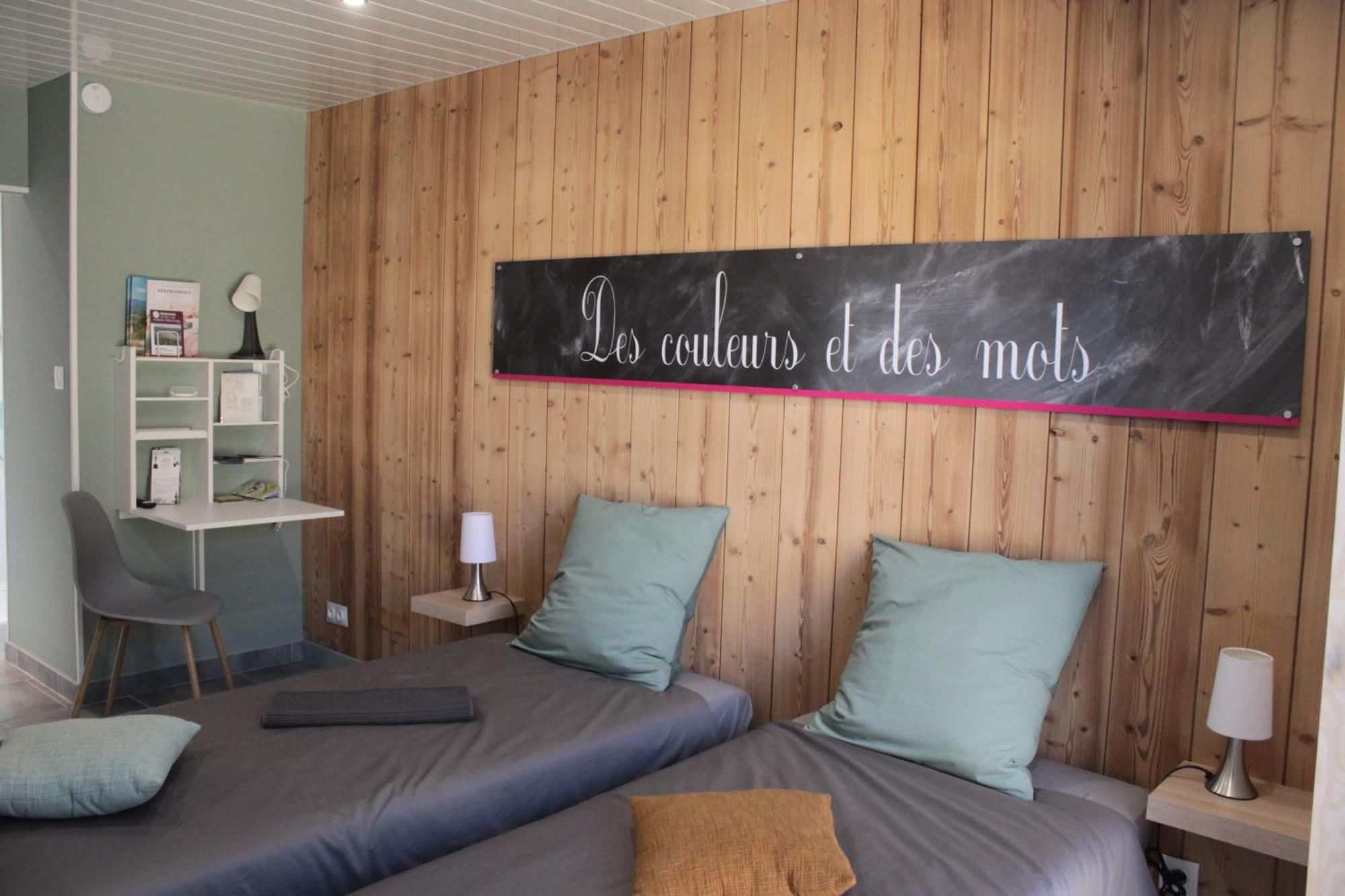 Chambre D'Hotes Des Couleurs Et Des Mots Bed & Breakfast Villeneuve-de-Berg Exterior photo